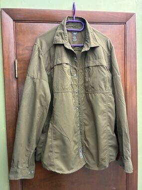 REI Coop Men's long sleeved hiking shirt Size Large color Olive Green
